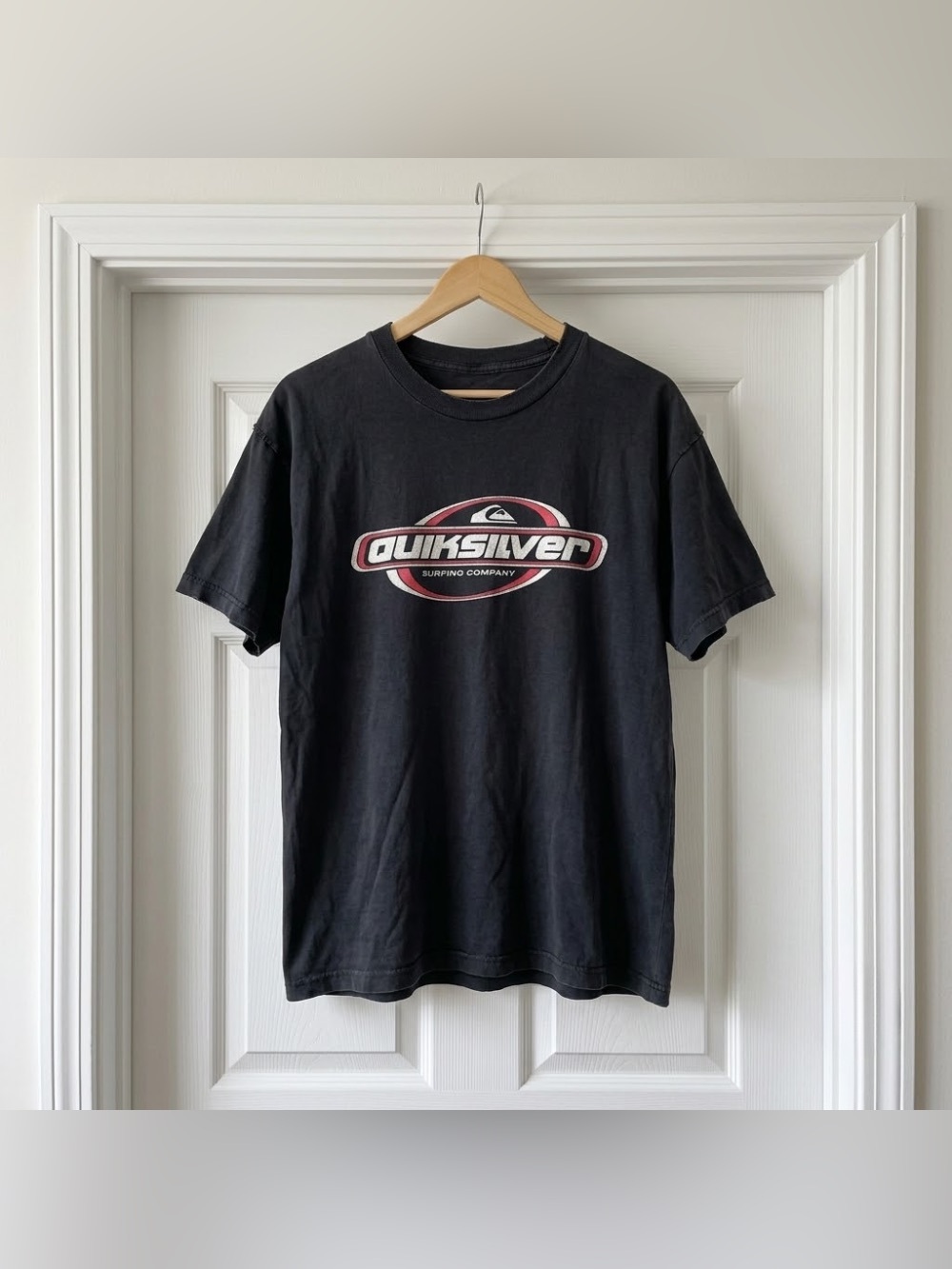 Quiksilver Surfing Company Oval Faded Gildan Black Skater Surf Graphic T-Shirt